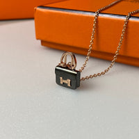 [Camiery]CONSTANCE BLACK PEDANT PINK GOLD NECKLACE