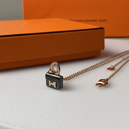 [Camiery]CONSTANCE BLACK PEDANT PINK GOLD NECKLACE