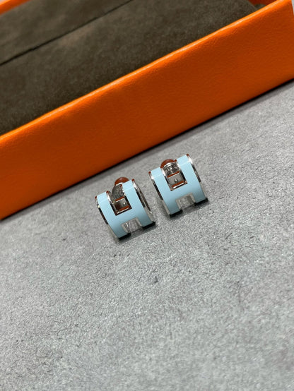 [Camiery]POP H SKY BLUE STUD EARRINGS