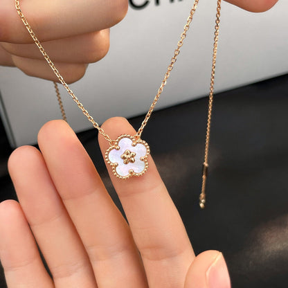 [Camiery]LUCKY  WHITE MOP  PLUM BLOSSOM NECKLACE