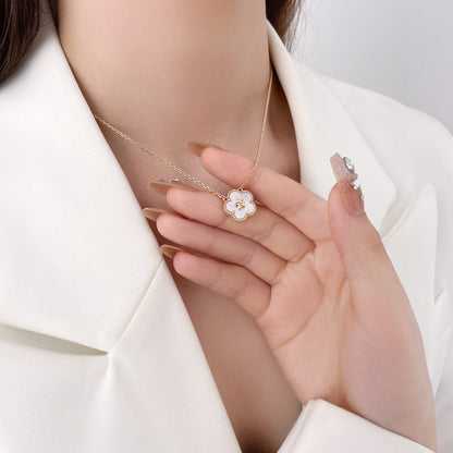 [Camiery]LUCKY  WHITE MOP  PLUM BLOSSOM NECKLACE