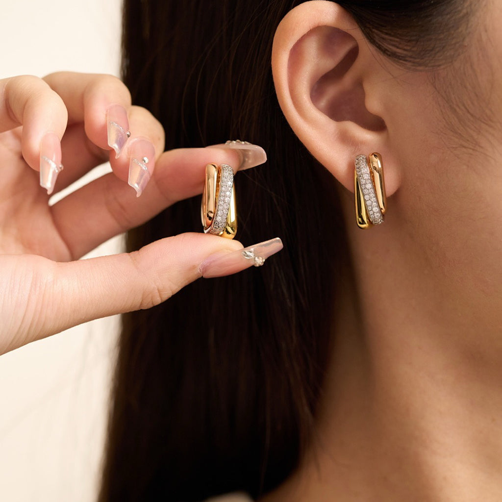 [Camiery] TRINITY HALF DIAMOND  CUSHION EARRINGS