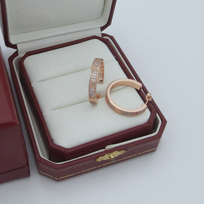 [Camiery] LOVE EARRINGS 3.6MM DIAMOND PAVED