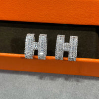 [Camiery]H STUD EARRINGS WITH SILVER DIAMONDS