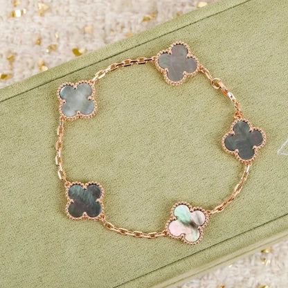 [Camiery] CLOVER 5 MOTIF GRAY MOP BRACELET COLLECTION