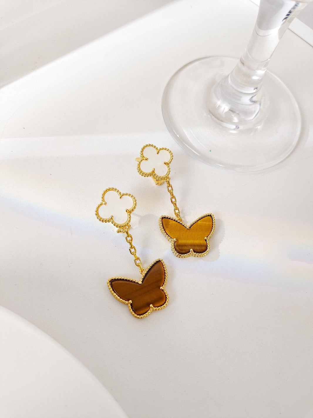 [Camiery]BUTTERFLY 2 MOTIF TIGER EYE MOP EARRINGS