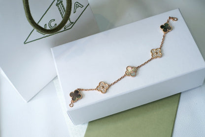 [Camiery] CLOVER 5 MOTIF GRAY MOP BRACELET COLLECTION