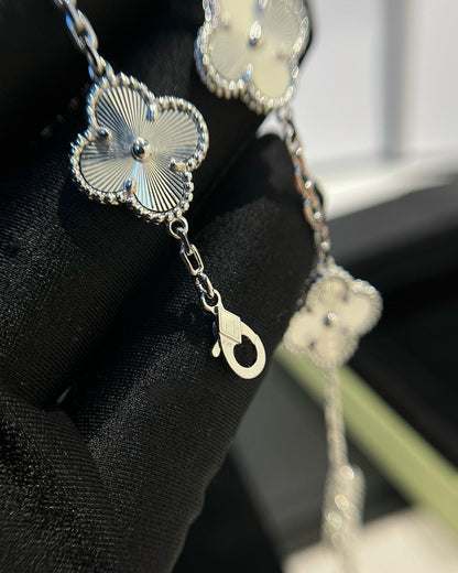 [Camiery] CLOVER 5 MOTIF LASER BRACELET COLLECTION