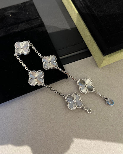 [Camiery] CLOVER 5 MOTIF LASER BRACELET COLLECTION