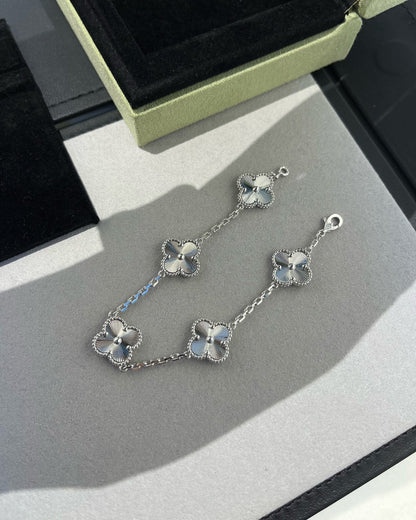[Camiery] CLOVER 5 MOTIF LASER BRACELET COLLECTION